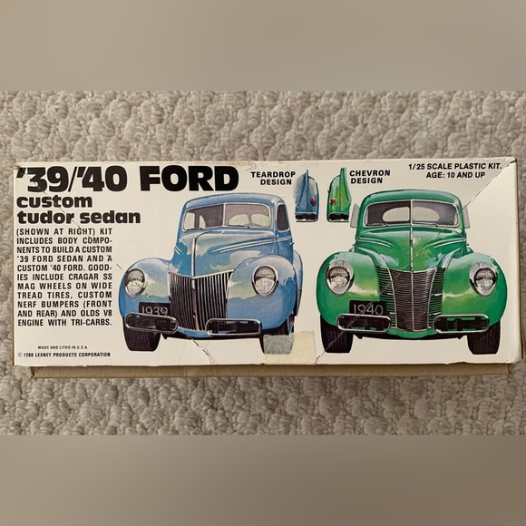 Vintage Ford - 1939/40 Ford Custom Tudor Sedan in 1/25 scale by AMT from 1970s - Picture 2 of 5